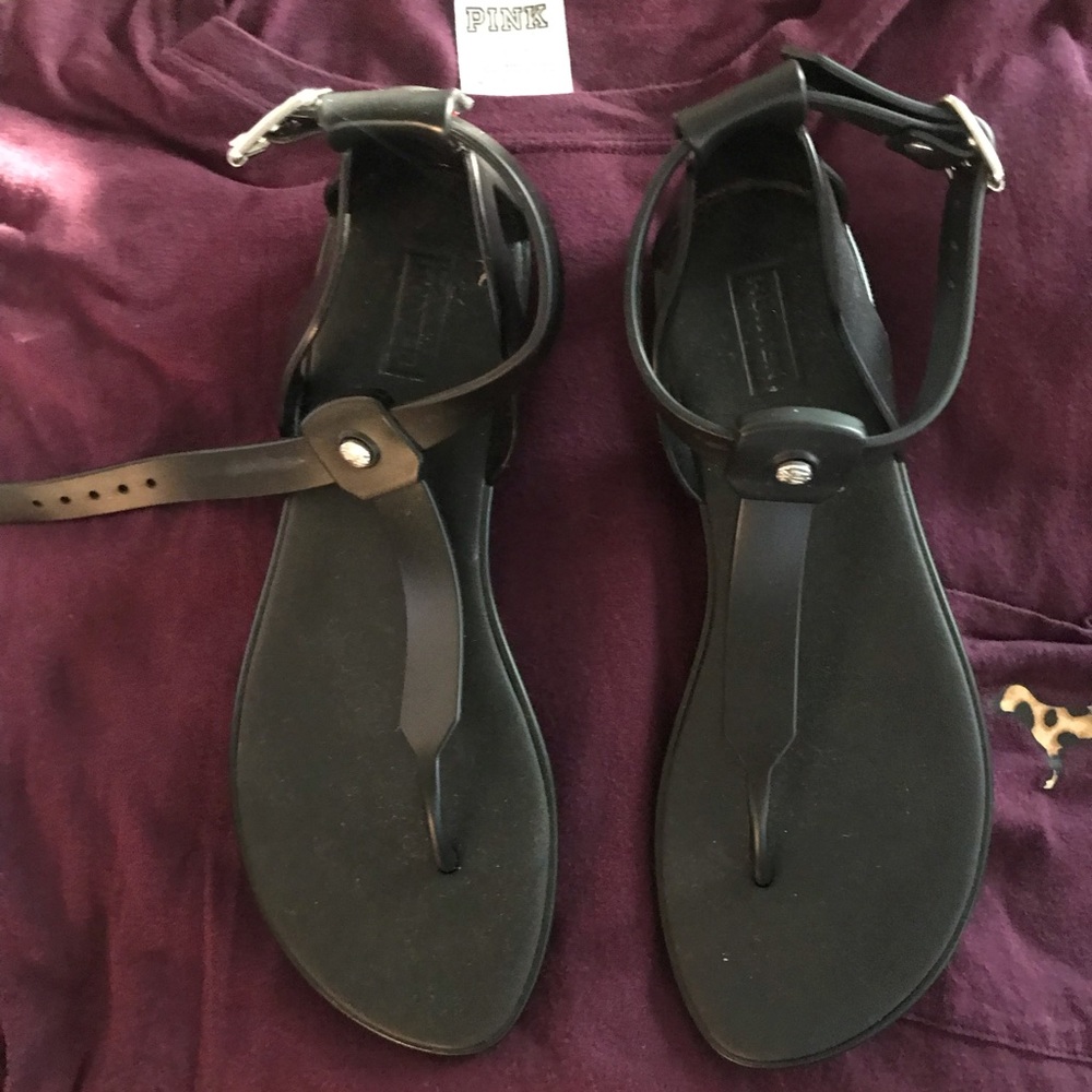 Woman’s size 6 Hunter sandals